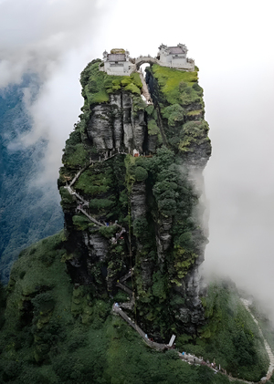 Высота как символ: причины строительства храмов Китая на скалах и вершинах