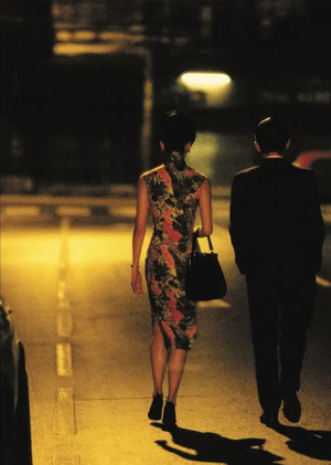 Тишина между шагами: визуальная партитура по мотивам “Любовного настроения”