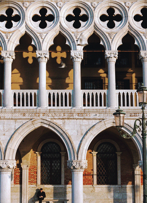 Колоннада VS аркада. Тонкости смысловой нагрузки.