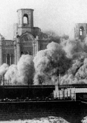 От святыни к бассейну и обратно