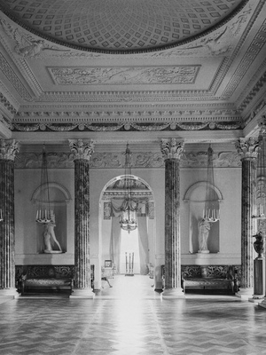 Полихромные интерьеры классицизма: штукатурные мраморы, гризайль