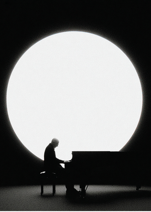 Музыкальный перфоманс Ludovico Einaudi в условиях невесомости