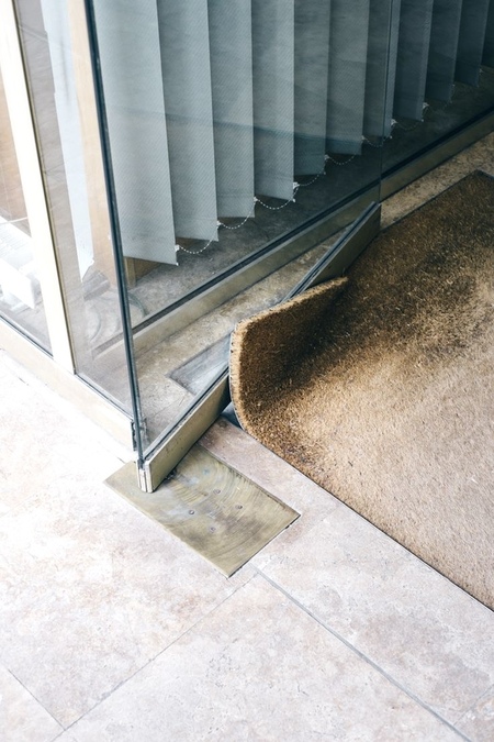 Нечеловеческий дизайн: как пространства создаются без учёта тел