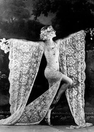 От кабаре к подиуму: влияние ночной культуры 1920-х на моду и женский 