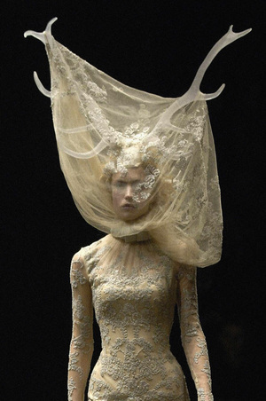 эстетика скрытого лица в моде XX-XXI веков