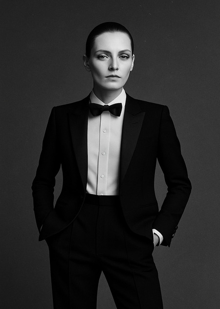 От смокинга к power dressing: эволюция мужских силуэтов в женских коллекция