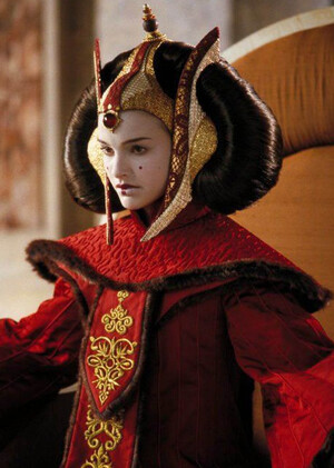 Элементы традиционных костюмов в образах Падме Амидалы из «Звёздных войн»