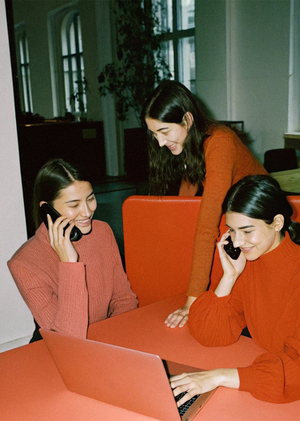 Анализ данных о взаимоотношениях на работе