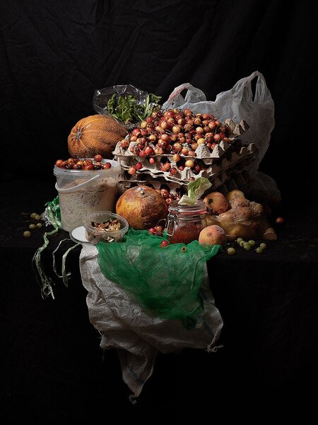 Феномен гиперпотребления в практиках российских художников в 90-е и 00-е