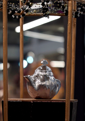 Арт-объект «Доступная роскошь» для выставки «Поворот времен»