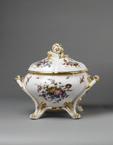 Визуальные коды фарфора на&nbsp;примере ДНК известных мануфактур