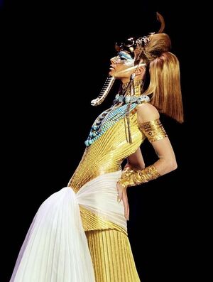 Образы древнеегипетской культуры в модной коллекции Джона Гальяно 