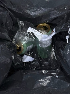 на мусорке нашла.