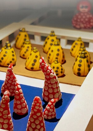 Макет выставки "Бесконечные миры Кусама"