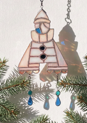 Витражные работы «Море волнуется раз» и «Сценка: Арлекино и Пьеро»