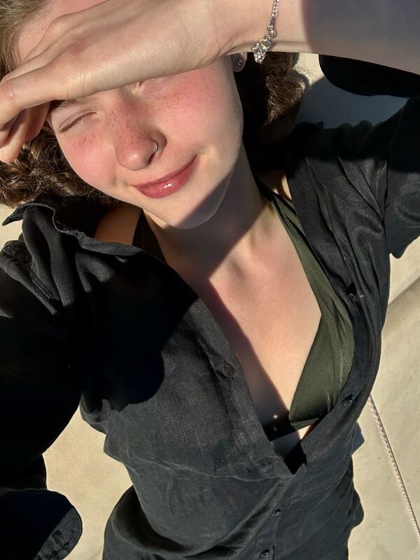 sun kisses on the shore