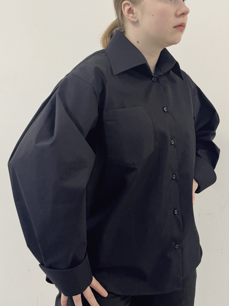 Классическая верхняя сорочка с встречной складкой на рукаве