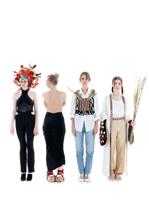 The Bookbook of the School of Design. People &apos; s costume stylization