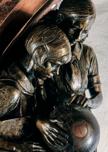 Станция метро «Площадь&nbsp;революции»