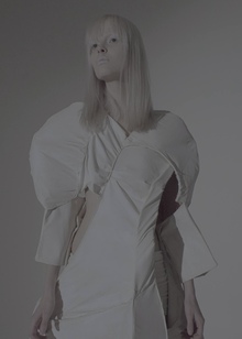 Topology of&nbsp;femininity