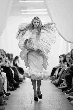 WHITE SHOW