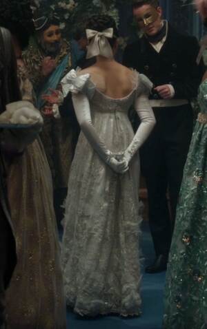 Визуальный язык женских костюмов в сериале «Бриджертоны» 