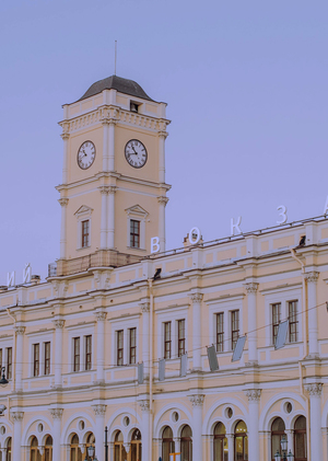 Почему так сложно расслышать объявление на вокзале?