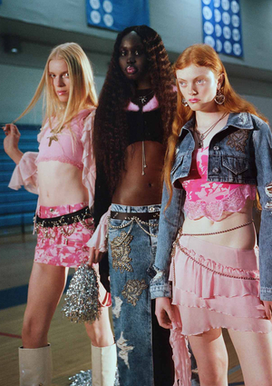 Эстетика y2k в фэшн-фотографии: формирование и современные интерпретации