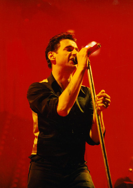 От синти-попа к визуальному минимализму: эволюция клипов Depeche Mode