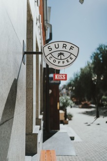 С МОРЯ ПО ЗЕРНЫШКУ: аудиобрендинг для сети кофеен Surf Coffee С МОРЯ ПО ЗЕРНЫШКУ: аудиобрендинг для сети кофеен Surf Coffee