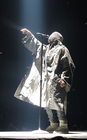 Эволюция визуальной идентичности Kanye West: от провокации к арт-хаусу