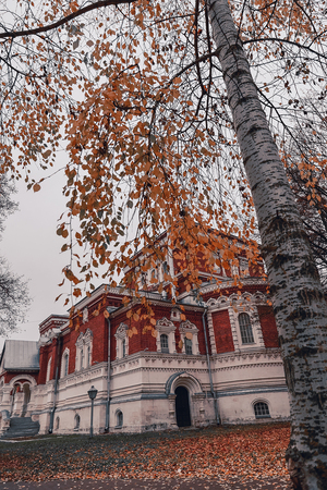 Осень у музея
