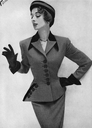 МЕХАНИЗМЫ ВИЗУАЛИЗАЦИИ МОДНОЙ ФОРМЫ ЖЕНСКОЙ ОДЕЖДЫ. Монография