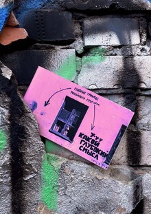 зин: про текстовой стрит-арт и&nbsp;знаки которые мы&nbsp;не&nbsp;замечаем