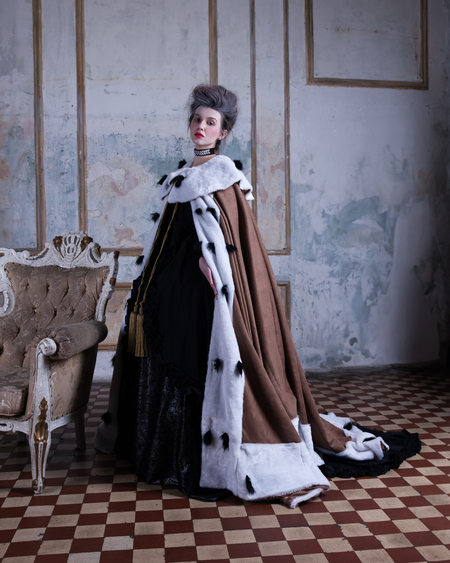 Исторический костюм королевы 18 века