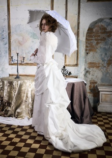 Lady in white Lady in white