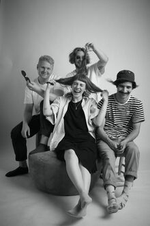 A&R‑менеджмент: продюсирование группы Внимание брусника! A&R‑менеджмент: продюсирование группы Внимание брусника!