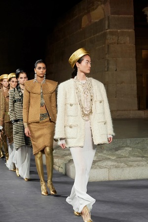 Наряды Древнего Египта и показ Chanel Métiers d’art Paris 2018/2019