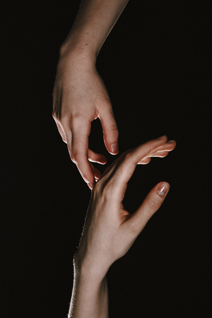 встречи трепещущих рук