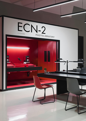 Брендинг для фотолаборатории ECN-2 с помощью нейросетей