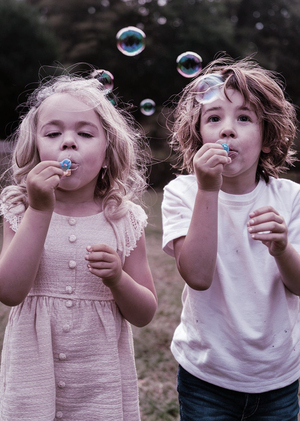 Применение нейросетей в айдентике бренда детской косметики Bubblecar