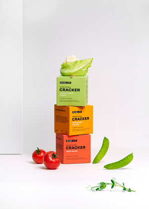 Дизайн упаковки овощных крекеров для бренда R.A.W. LIFE