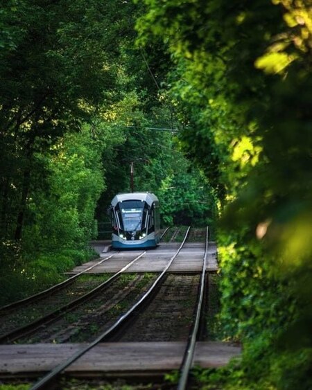 4:33 в трамвае №6