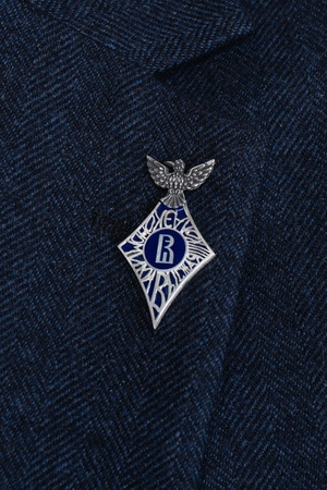 Памятные знаки для выпускников Высшей школы экономики
