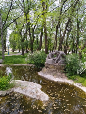 скульптура, архитектура и природа - парк им. Д.К.Родина/с.Чобручи