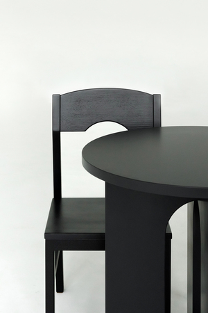 Chair FORM and table ARC, Valkeda