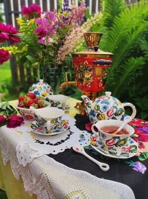 Porcelain tea set "Calico motifs"