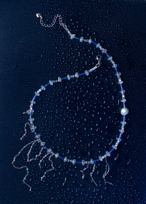 Я — на море.
Море — на мне