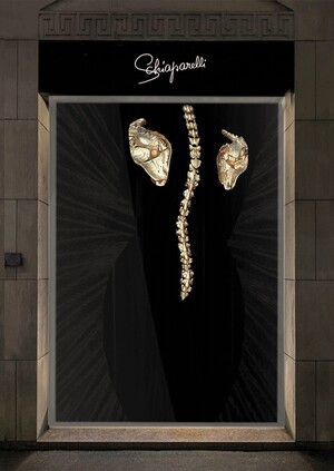 Витрина бренда Schiaparelli.